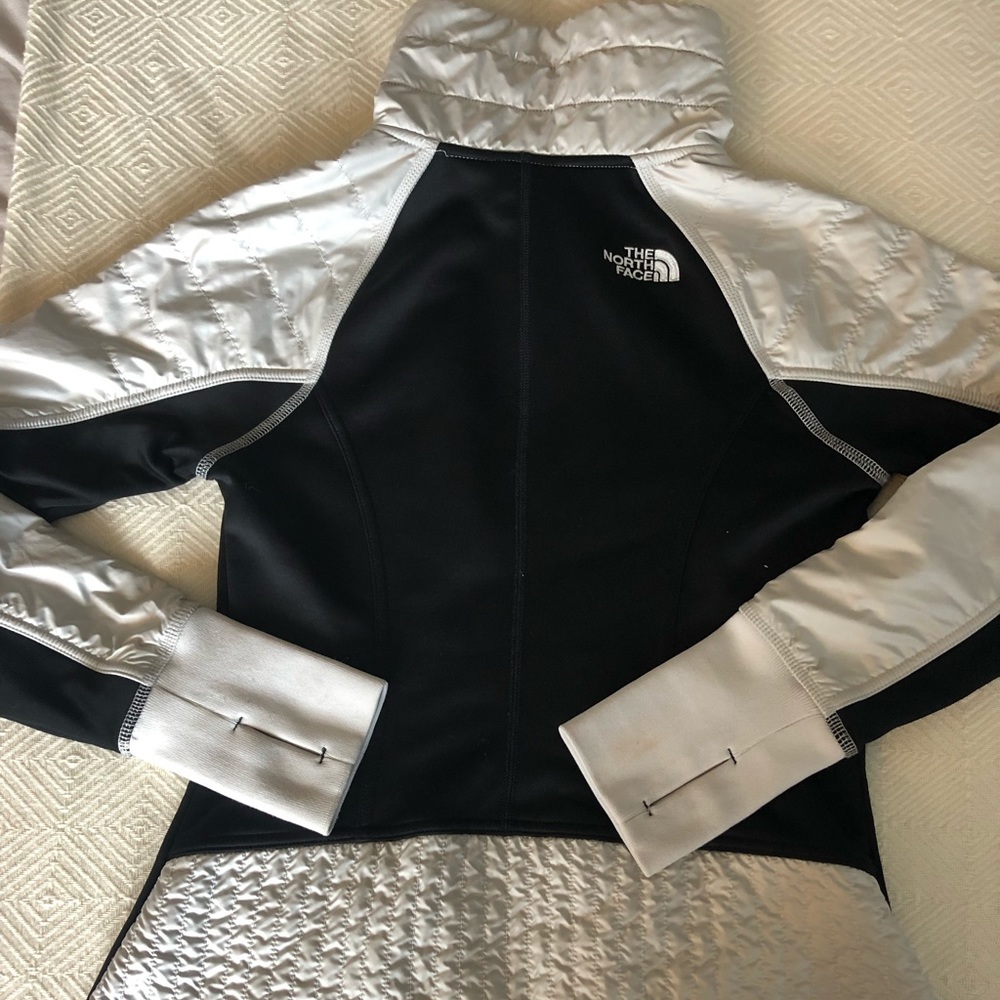 S Women’s Northface Black & White Jacket
